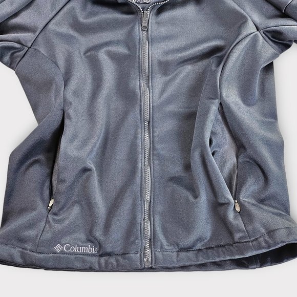 Columbia Interchange Base Layer  with Faux Fur Collar - Picture 10 of 16